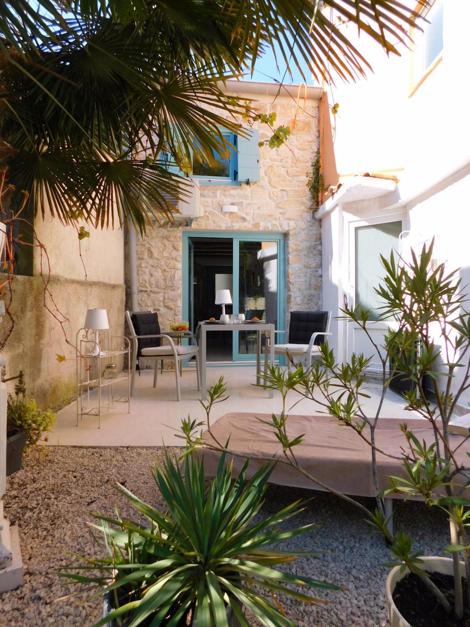 Bezauberndes Steinhaus Mit Garten In Der Altstadt Von Rovinj Exterior photo