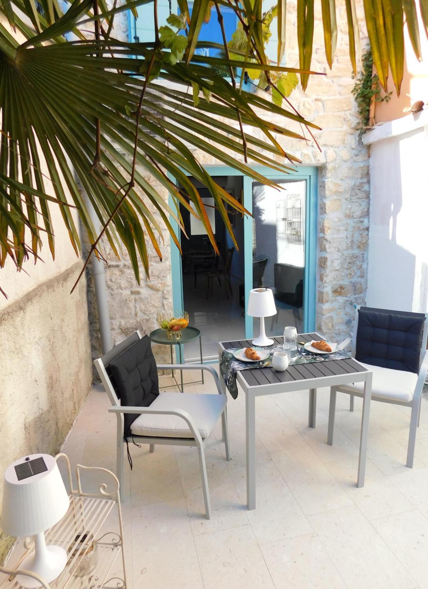 Bezauberndes Steinhaus Mit Garten In Der Altstadt Von Rovinj Exterior photo